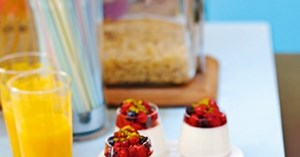 Panna cotta aux fruits rouges et au miel