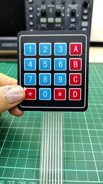 🔢Esto no es solo un teclado, es la entrada a miles de ideas 💥 Este teclado matricial 4x4 te permite ingresar datos de forma simple en proyectos con Arduino, ESP32, y más. Solo 8 pines para controlar 16 teclas. #Arduino #Electrónica #ProyectosDIY #Microcontroladores #Maker