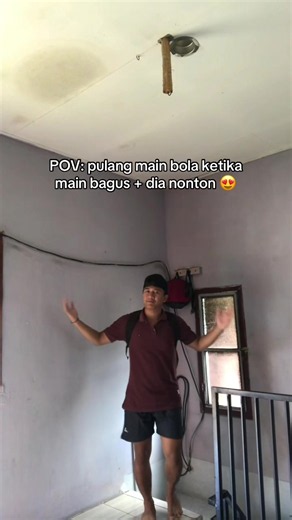 Pulang Main Bola Dapet Pujian: POV Main Bagus & Dia Nonton