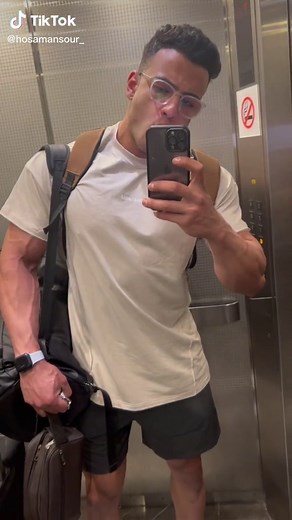 ‏اعظم احساس ممكن تحسو ان اهلك يكونوا فخورين بيك ❤️#حسام_منصور