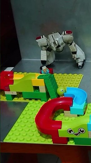 ⁰⁶³⁵ Patlabor Plays Marble Run?! Hilarious! #Patlabor #MarbleRun #パトレイバー #マーブルラン