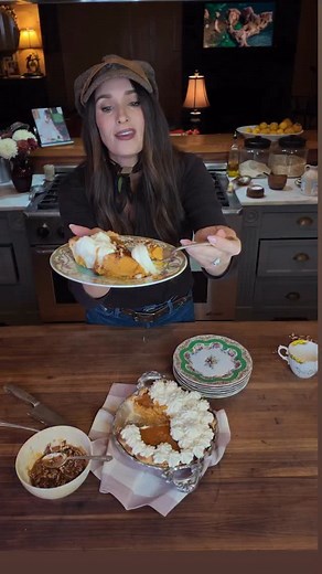 Homemade pumpkin pie is the ultimate holiday dessert! 🎃✨ This rich, decadent pie is the star of my Thanksgiving table every year. 🥧🍁 It features an easy homemade crust, a warm maple-praline pecan sauce, and a silky cream cheese maple whipped-cream topping that takes it over the top. The recipe is lengthy. Here are the ingredients. Find full recipe on my website: https://stacylynharris.com/best-pumpkin-pie-recipe/ Pumpkin Pie Filling with Fresh Pumpkin 1 ½ – 2 pound pumpkin cut into 2-inch cub