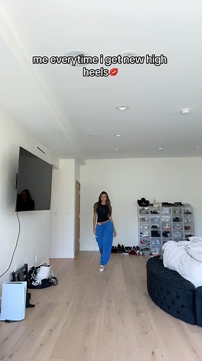 gabriela moura on Instagram: "ready to be a model🎀🤍✨🩷💐⭐️"