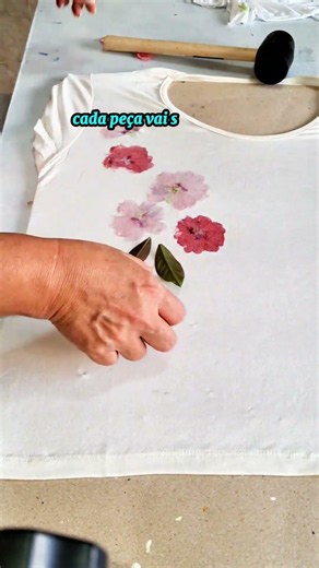 Check out this technique!! #textileart #fashion #painting #crafts