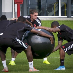 The Juve prep begins for a trip to Madrid! 💪🇪🇸 | Juventus