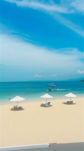 Christmas Day surprise! 🎄🎅 Look who cruised past Beachcomber today — Santa swapping the sleigh for a boat, island-style 🌊🌴 #beachcomberisland | Beachcomber Island Resort