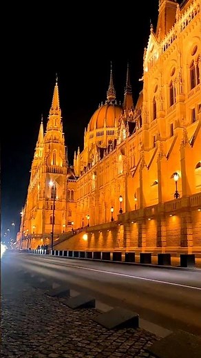 The Hungarian Parlement Building at Night #budapest #budapesttravel #hungary