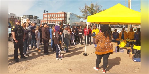 Volunteers deliver Thanksgiving meals through 2nd Annual Serving Up Thanks Initiative