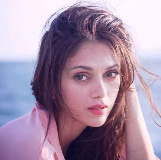 Aditi Rao Hydari Height, Age, Boyfriend, Husband, Family, Biography » StarsUnfolded