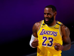 Ex-NYPD Commissioner Challenges LeBron To Handcuff A Suspect Who Won't Comply After His Comments (TWEET)