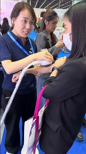 Client Tries Shockwave Therapy at the Expo | Real-Time Treatment Demo