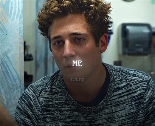 Drinking just runs in the Gallagher genes #lipgallagher #jeremyallenwhite #shameless #edit