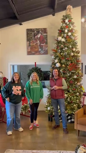 🎅🏼TODAY IS THE DAY!!🎅🏼 Join us TONIGHT for photos with Santa, tons of Christmas fun, and all the holiday magic you can imagine!!✨🎄 We’ve got games, crafts, vendors, and festive activities for the whole family! Plus our Good Neighbor Christmas giving opportunities with donations and wishlist ornaments to help brighten a child’s holiday!❤️🎁 Come out, celebrate, and spread a little Christmas cheer with us!!🎄 🗓️TONIGHT | 4:30 - 8PM | 📍Fannin County Multipurpose Complex | 700 FM 87 Bonham, T