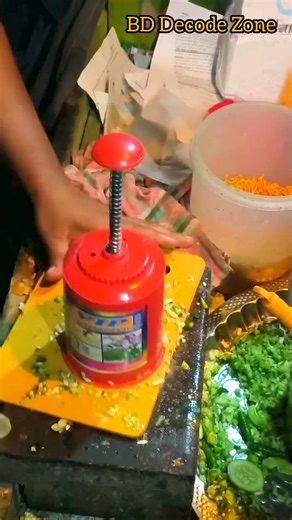 Amazing pepper cutting skills.#peppercutting #cuttingskills #strretfood