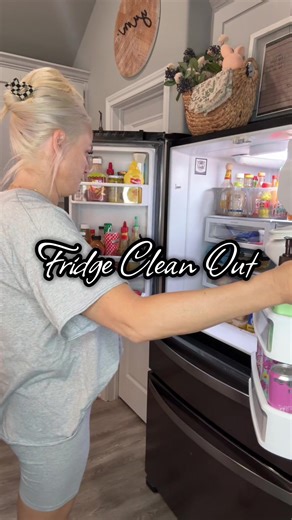 Fridge Clean Out: Organize Your Space