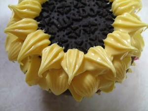 Buttercream Sunflower Cupcakes