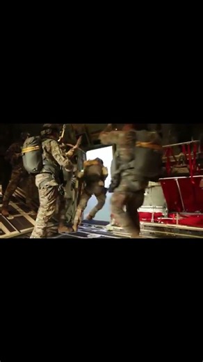 Parachuting training from high altitude using military aircraft #soldiers#army
