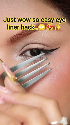 just wow so easy eye liner tutorial..😳😍✨ #trending #fashion #viral #shorts #eyemakeup #youtubeshorts
