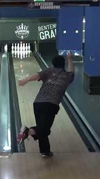技術か？パワーか？女子プロと男子プロの真剣勝負が今、始まる！ #shorts #ボウリング #ボーリング