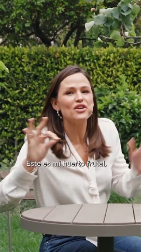 Hoy en AD, recordamos la casa estilo granja en Los Ángeles de Jennifer Garner 😍❤️ Con el mejor jardín de California, ¿sí o sí? | AD España