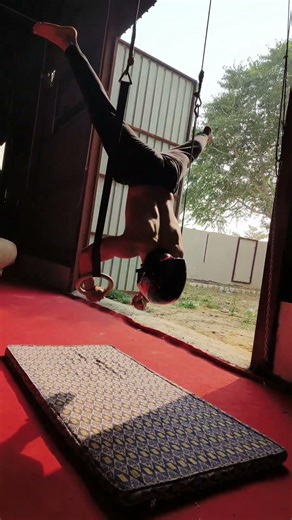 handstand pushup on rings #gymnast #calisthenics #safetyfirst