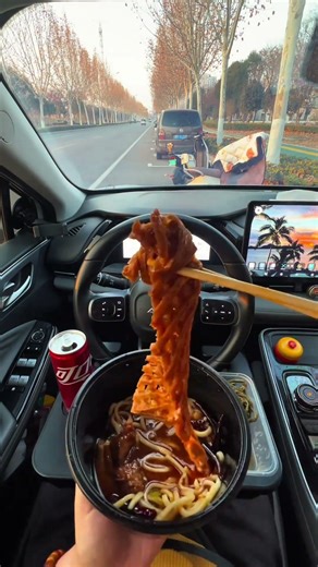 Eat quickly: wide or thin noodles?