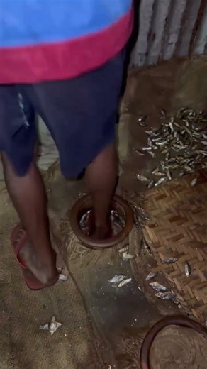 Making delicious dried fish #shukti #dryfishcurry