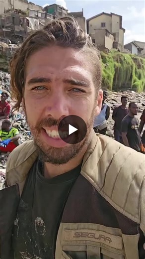 😤 🌍 Quand la fast fashion pollue… et que l’Afrique en paie le prix (mais nos océans également...) Derrière nos achats compulsifs de vêtements se cache une réalité alarmante : des tonnes de… | Julien Beaumont