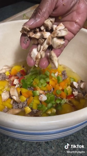 Breakfast Quiche! #ketchyketo #keto #ketorecipes #lowcarb #lowcarbrecipes #quiche #quicherecipe #breakfast #eggs #alternativemeals #alternativecooking #breakfastquiche