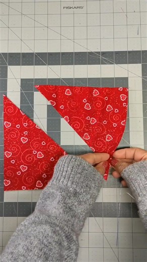 Ribbon Quilt Block #RibbonQuilt #quiltblock #christmasquilt | Re-make it awesome