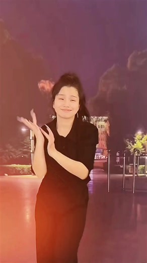 Hand Dance Movements in TikTok Entertainment