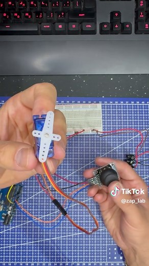 Servo Motor Control with Arduino UNO Tutorial