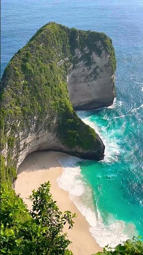 Breathtaking view of Kelingking beach, Nusa Penida #bali #lifeisbutadream #beachday #nature