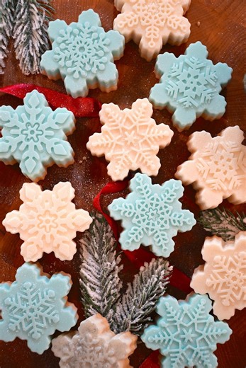 Snowflake Sugar Cookies! ❄️Find the full recipe & link to the molds I used on my website! https://thesqueakymixer.com/snowflake-sugar-cookies/ ❄️ 🤎 | The Squeaky Mixer