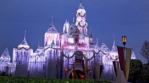 Cool Time-Lapse Video Shows Disneyland Magically Making Their Holiday Transformation — GeekTyrant