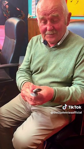 How to play the spoons, traditional Irish style 👌🏻 . @Padraig Howley . #irish #irishmusic #ireland #irishamerican #musician #fyp #clare #2johnnies #tradmusic