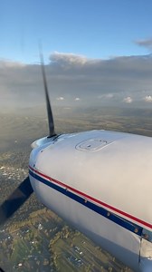 Feathering a prop in the ol’ 310R during a training flight. The propeller is feathered during one engine inoperative flight to reduce the drag from a windmilling prop (you can see that the blades end up at almost 90 degrees to the airflow, which essentially stops them “catching” the air like they would in a finer pitch, and therefore streamlining the propeller). | Aeroplanetoby