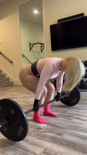 Spor içerikleri paylaşan Faith Clevenger, 20 kiloluk halter kaldırırken zorlanmasıyla gündem oldu.
