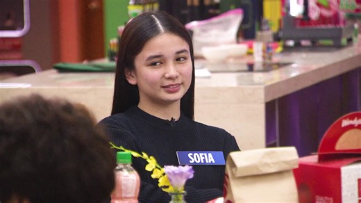 Day 55: Patuloy ang pangangaroling ng Housemates para sa kanilang task na “Namamasko Po.” Muling naengganyo ang lahat na mag-perform nang buong puso nang makatanggap sila ng mga song requests mula mismo sa kanilang mga pamilya. Nagbigay rin si Kuya ng isang espesyal na hamon — ang makapaghandog ng regalo sa isang taong hindi nila ka-dugo, ngunit may mahalagang papel sa kanilang buhay. Isang paalala na ang Pasko ay hindi lang tungkol sa kasiyahan, kundi sa pagbibigay at pagmamalasakit sa kapwa. P