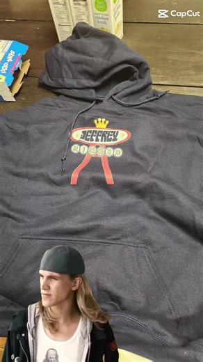 How it feels to wear that jeffreyrigged merch
