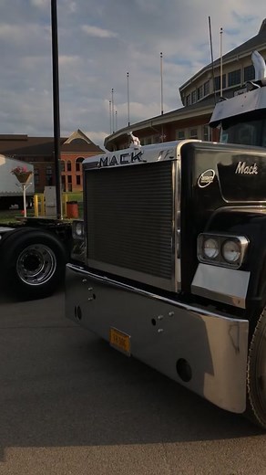 Exploring the Mack Bicentennial Superliner at Keystone Truck and Tractor Museum
