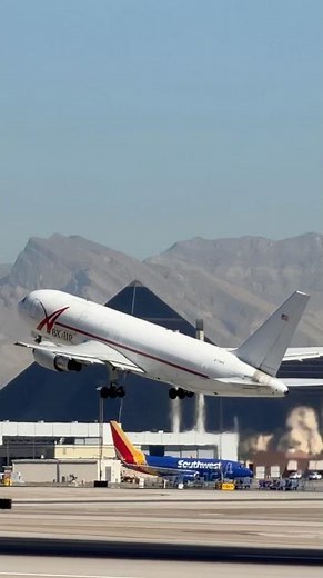 42-year-old ABX Air Boeing 767-200F (B762) departs Las Vegas (LAS) | N774AX | #planespotting #KLAS