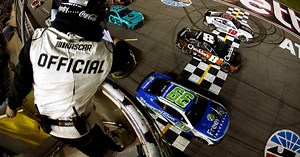 VIDEO: Mexicano Daniel Suárez logra histórica victoria en NASCAR Cup