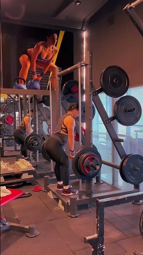 Smith machine deadlift #guideexercise #romaniandeadlifts #glutesworkout #hamstringworkout