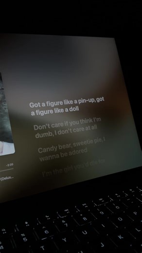Marina and the Diamonds - Bubblegum Bitch Lyrics