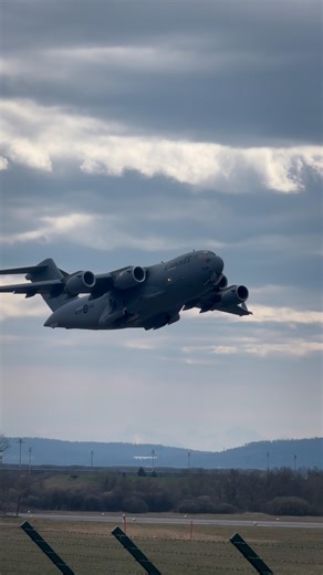 Canadian muscle unleashed: RCAF C-17 takeoff at ZRH ✈️🇨🇦 #aviation #c17