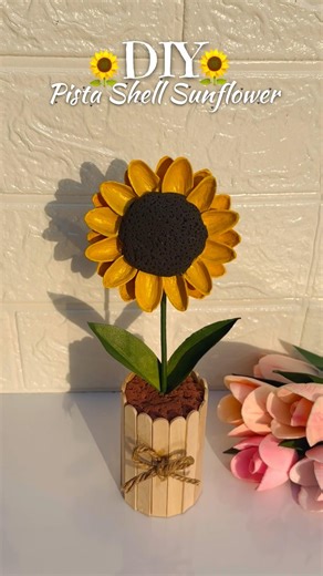 DIY Pista Shell Sunflower🌻#shorts #easycraft #pistashellcrafts #diy #diysunflower #pistasunflower