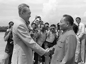 Lee Kuan Yew talks about the Failure of Maoism and Deng Xiaoping's shift towards Capitalism