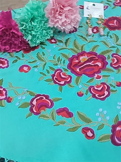 MANTON AITANA MODA FLAMENCA VICTORIA Calle Bailen, 50 TERRASSA (Barcelona) WhatsApp 696778066 www.victoriamena.es Hacemos envíos y pedidos para grupos. #mantoncillos #flamenca #terrassa #manton #complementosflamenca