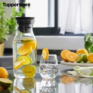 Parce que l'eau 💦, c'est la vie 🦋, autant que la table soit jolie 😚 , avec la Carafe en verre, élégante et design 🍋 ! Profitez de l'offre jusqu'au 2 avril : ✅ Prenez contact avec l’Animateur/trice le/la plus proche de chez vous 👉🏼 https://bit.ly/3ydcNph | Tupperware France Officiel